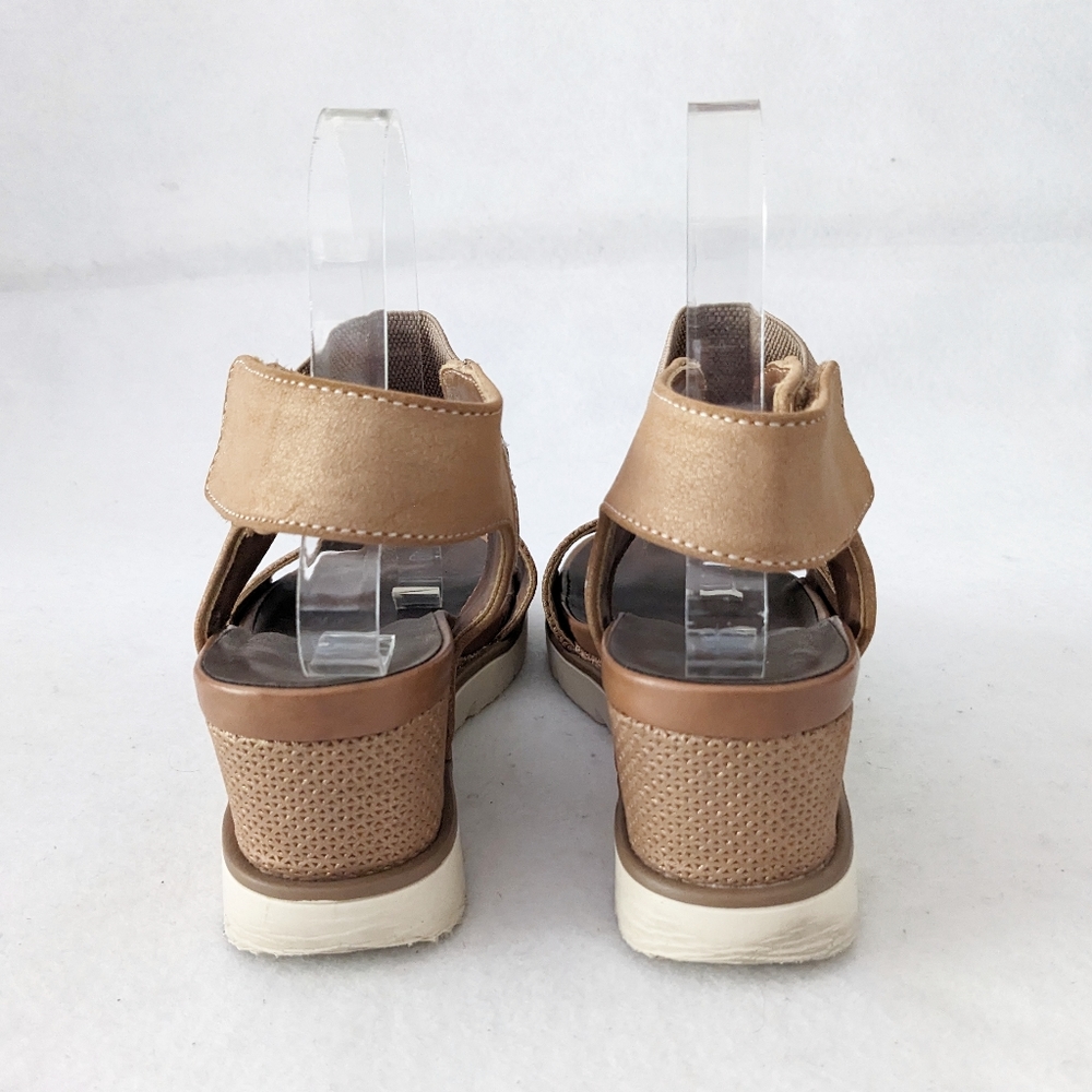 Women's Tan Wedge Sandals with Elastic Strap - Picture 4 of 11
